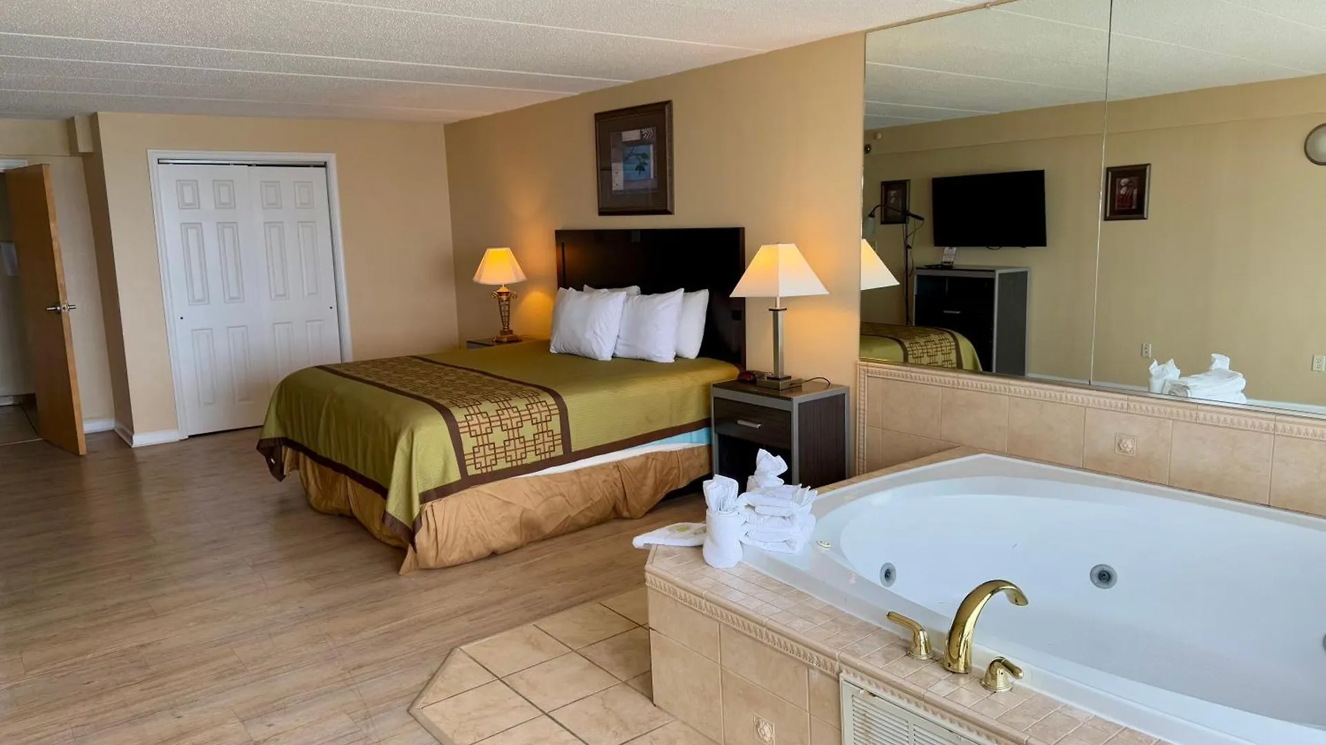 Travelodge By Wyndham Suites Virginia Beach Oceanfront