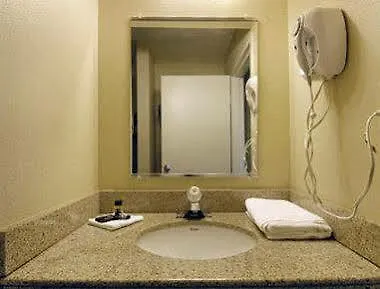Hotel Travelodge By Wyndham Suites Virginia Beach Oceanfront