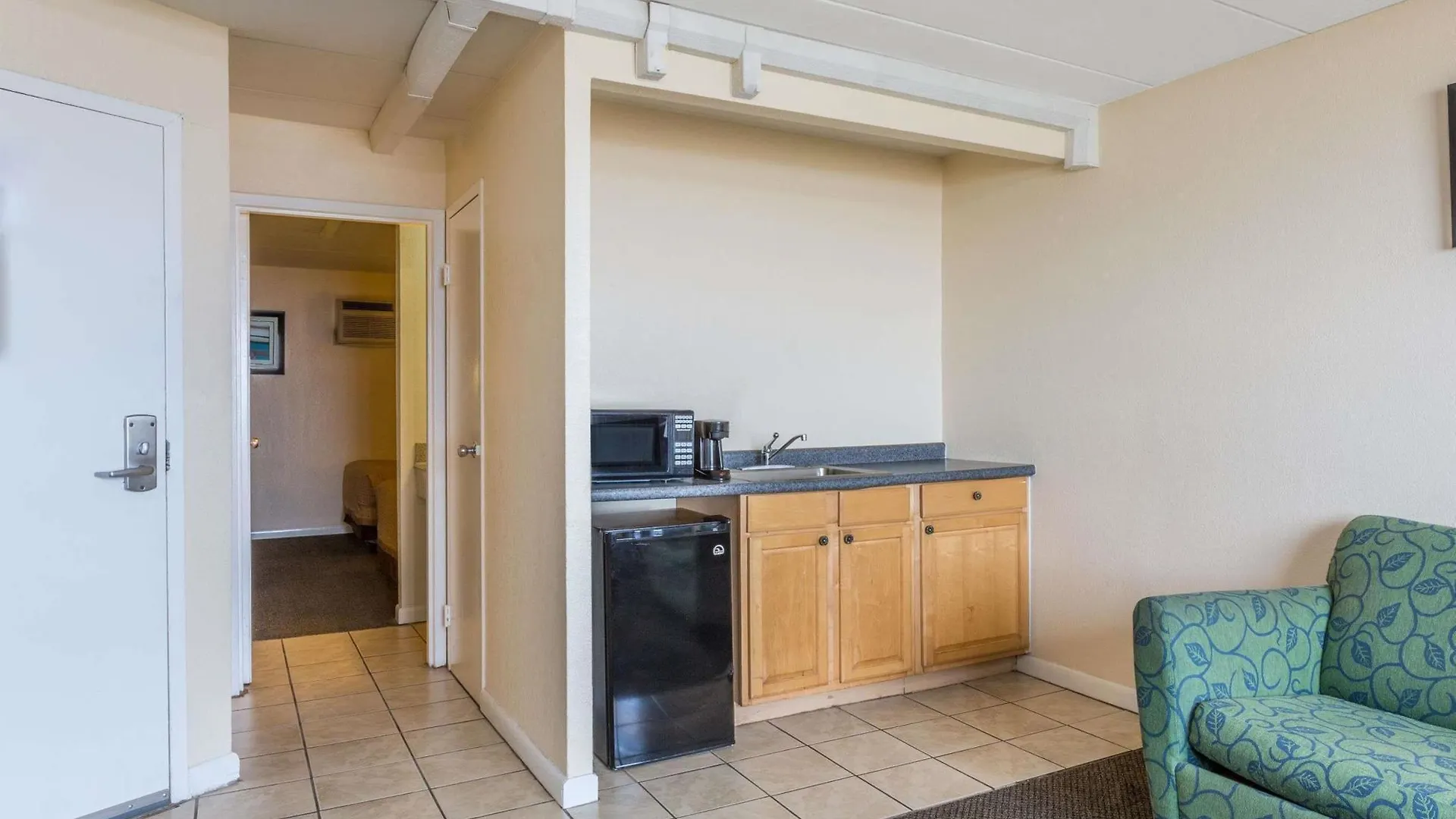 Travelodge By Wyndham Suites Virginia Beach Oceanfront Hotel