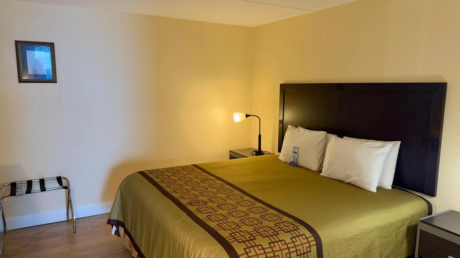 Hotel Travelodge By Wyndham Suites Virginia Beach Oceanfront