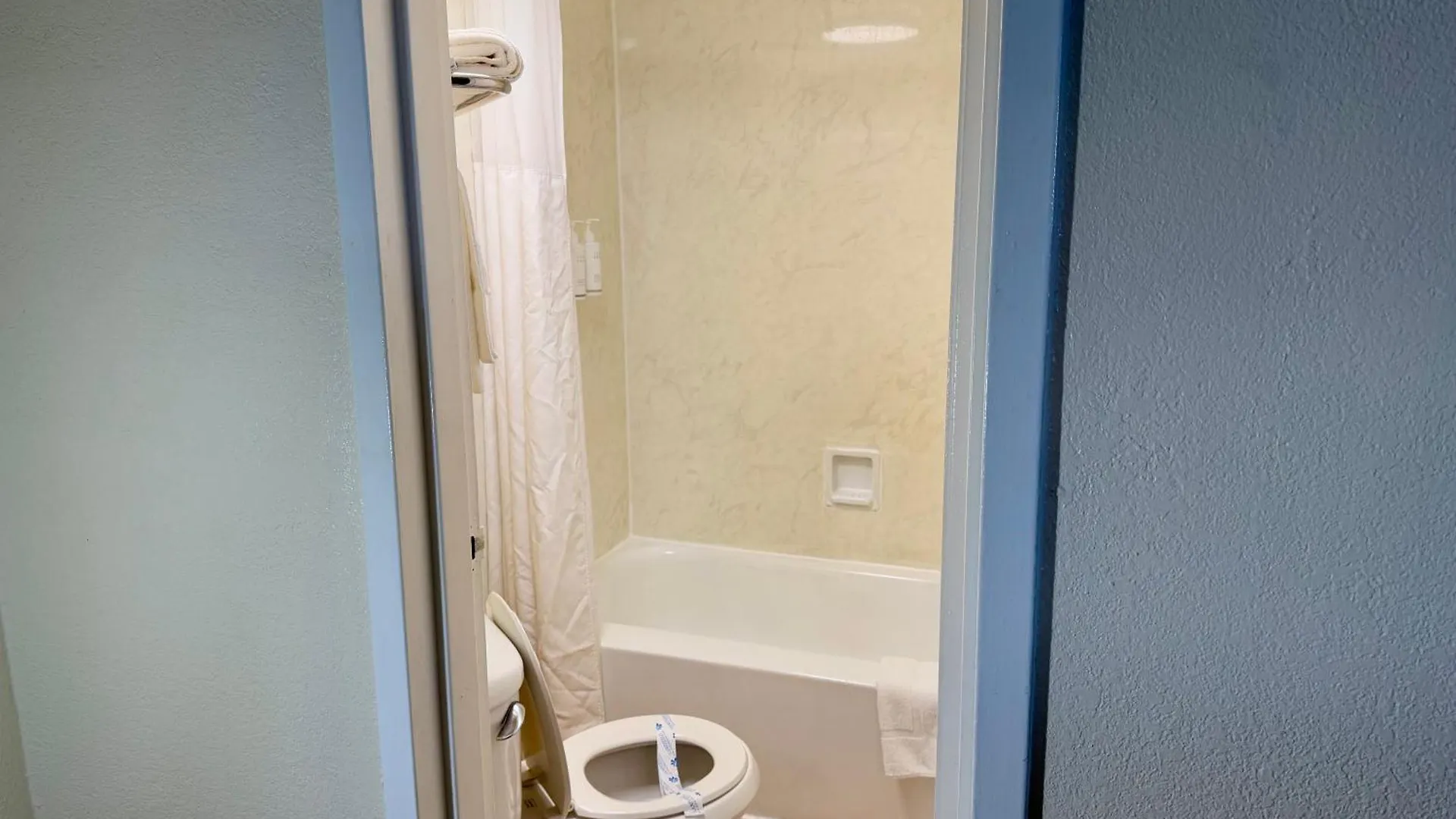 Travelodge By Wyndham Suites Virginia Beach Oceanfront Hotel