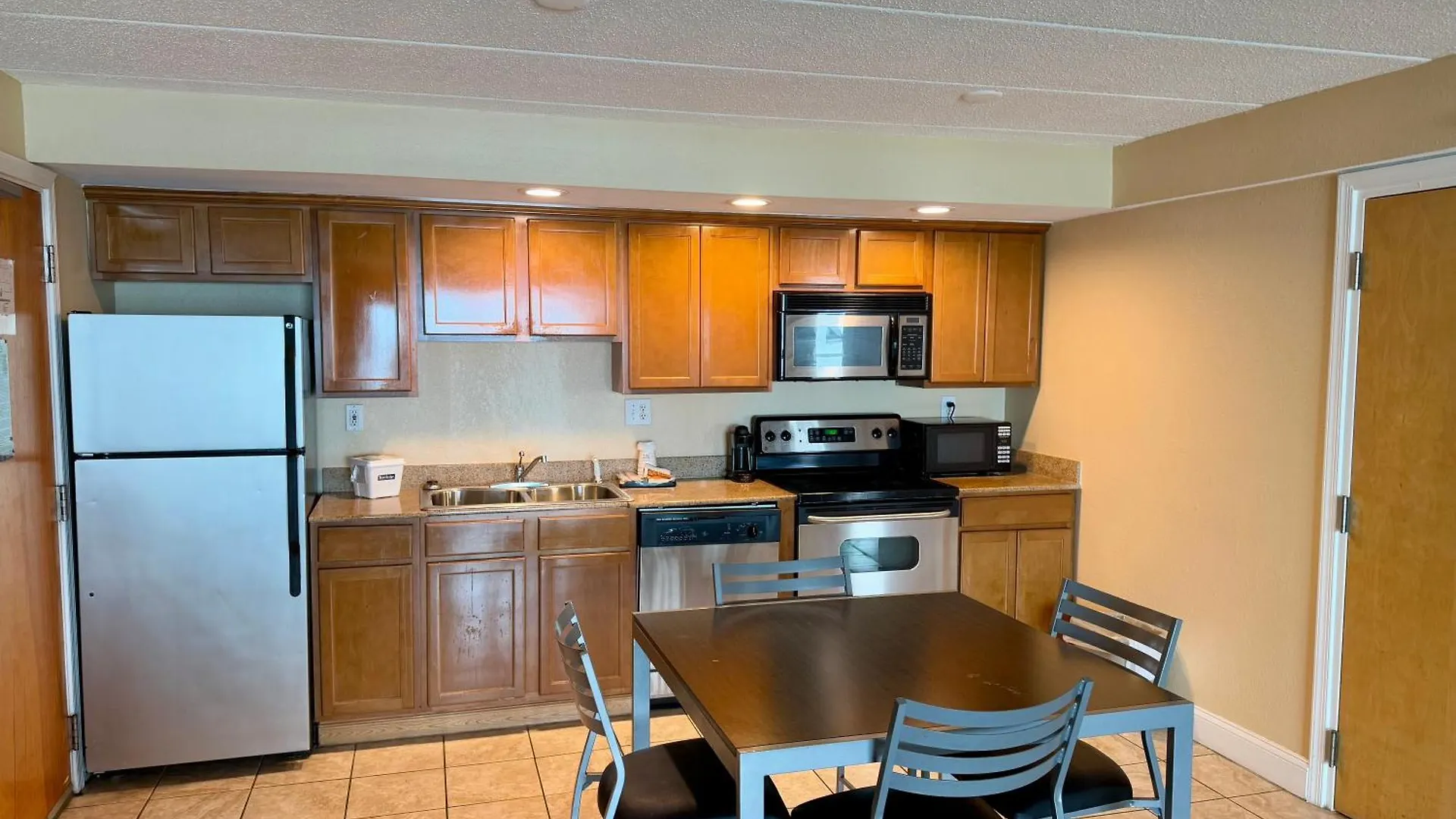Travelodge By Wyndham Suites Virginia Beach Oceanfront Hotel