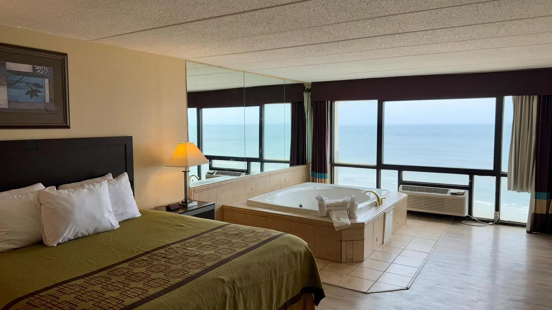 Travelodge By Wyndham Suites Virginia Beach Oceanfront